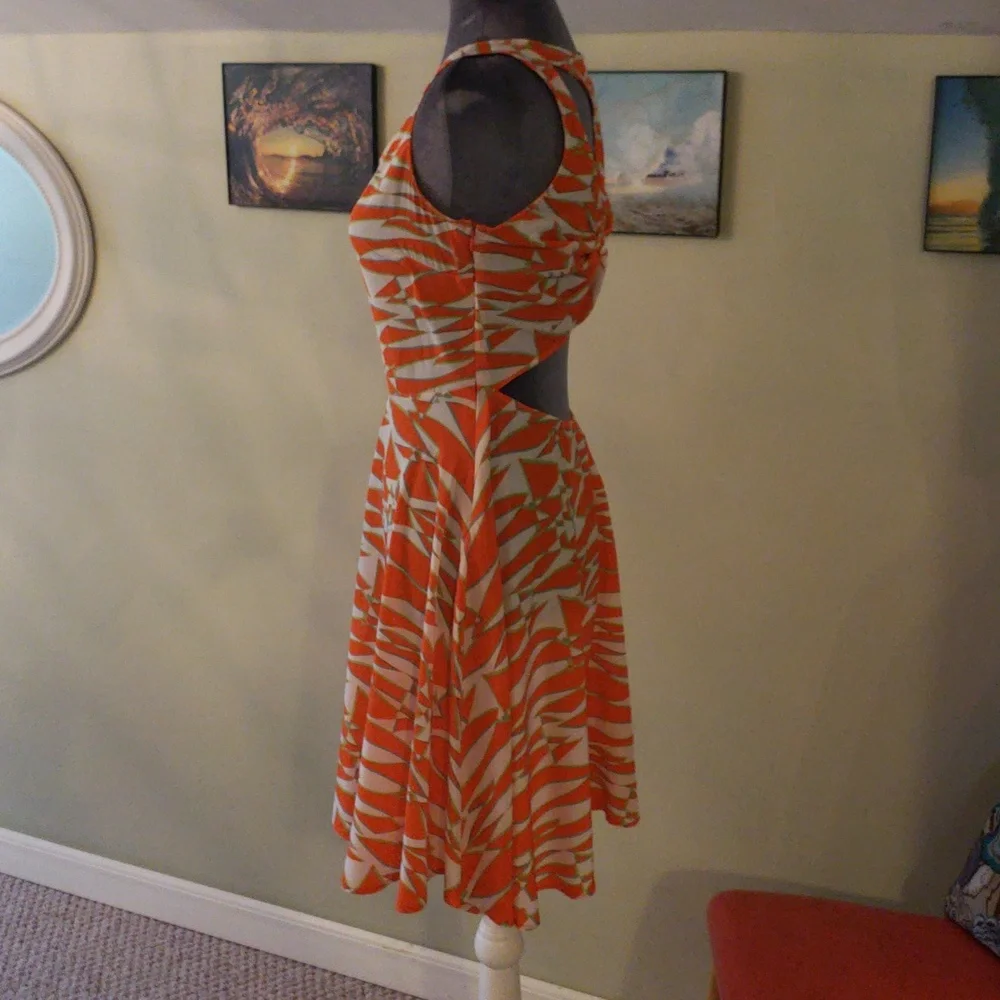 Soprano cut out back dress - Picture 2 of 11